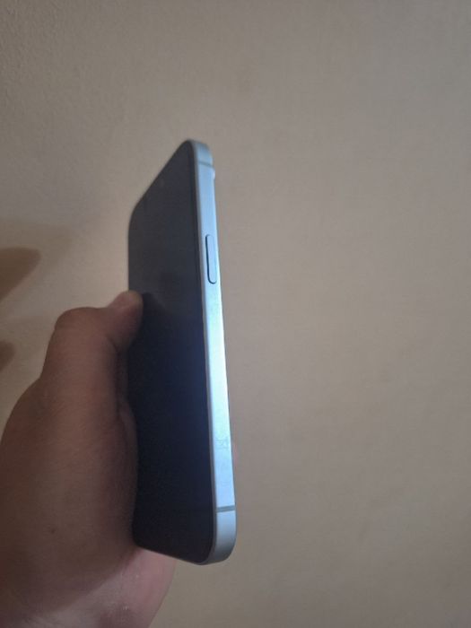В продаже Iphone 15 6/128 белый