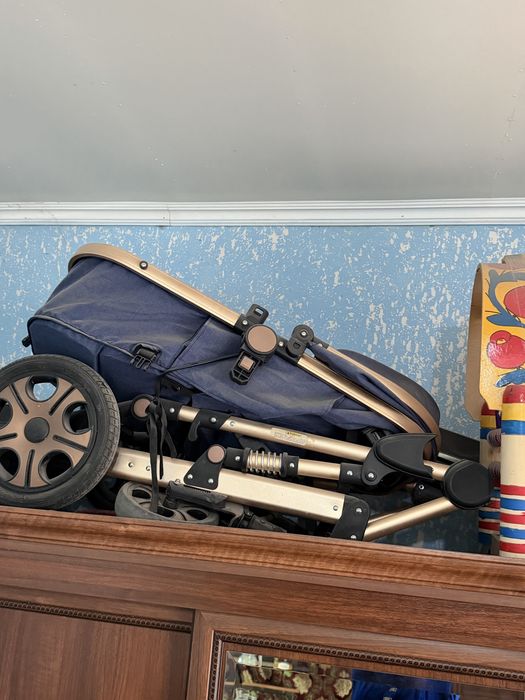 Kolyaska sotiladi idealniy sostoyaniyasi arzonga tez sotaman