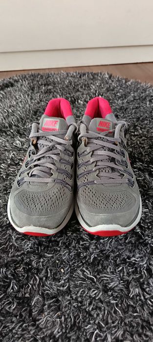 Дамски маратонки Nike размер 39 в сиво и розово
