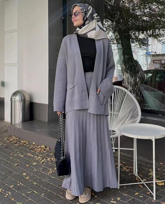 Двойка: кардиган и юбка