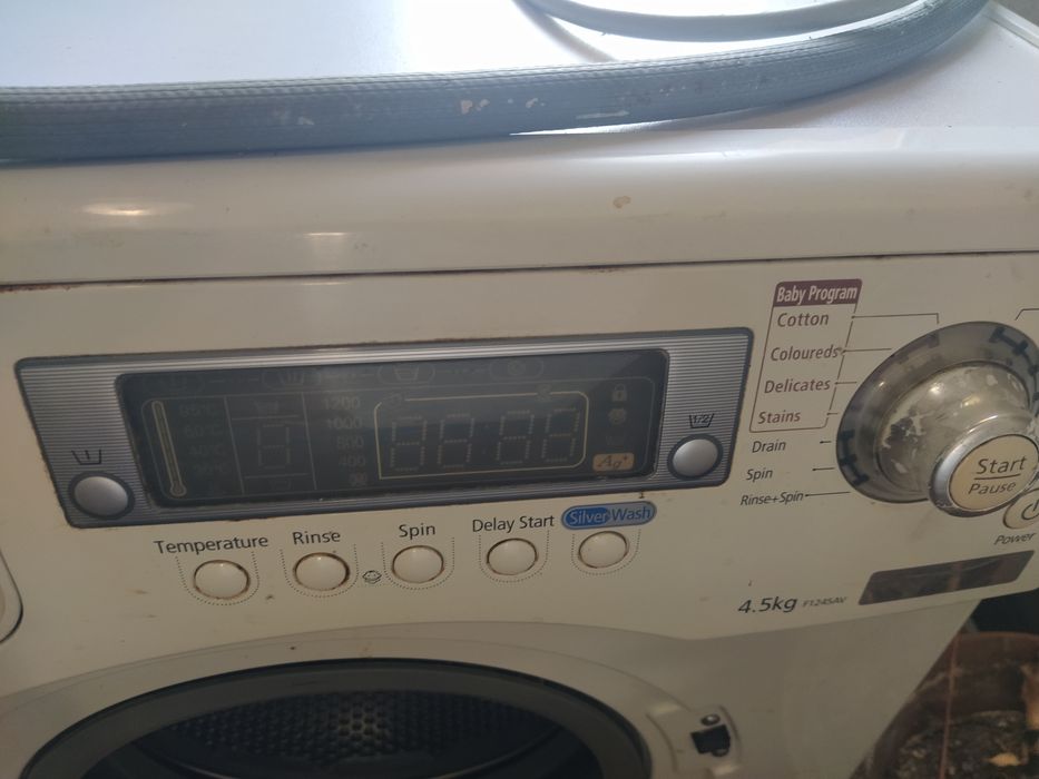 Продавам пералня Самсунг за части