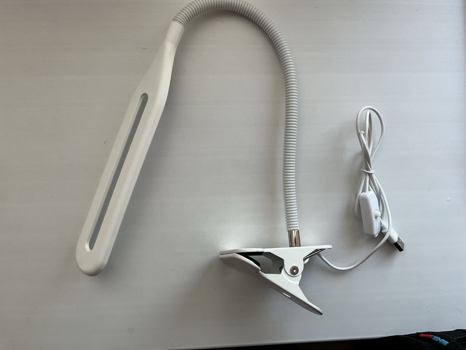 Продаю настольный светильник