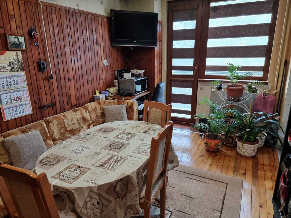 Продажба на етаж от къща