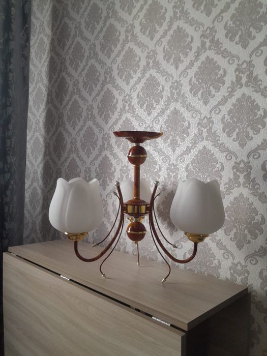 Продам люстру тюльпан