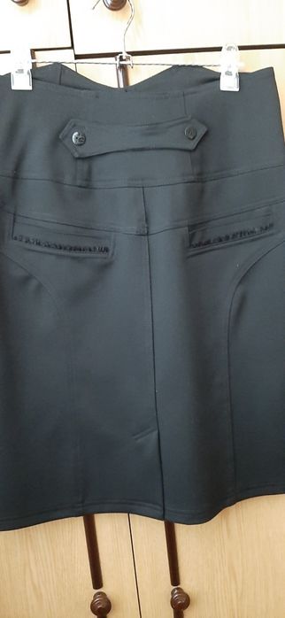 Черна елегантна пола