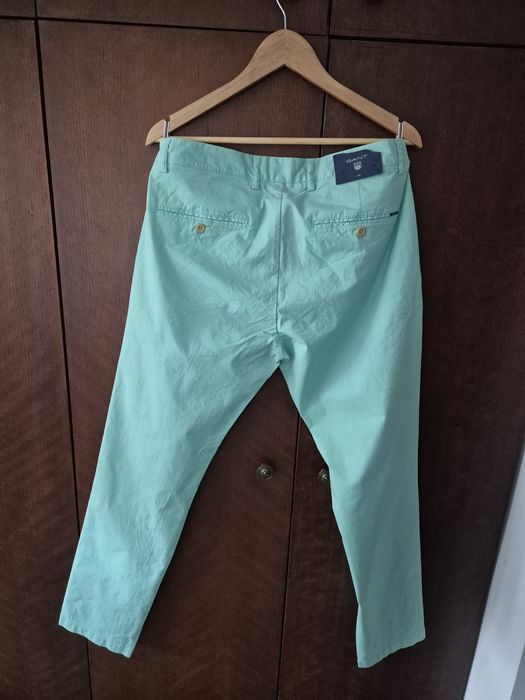 Продавам 2 броя нови панталони GANT различни номера