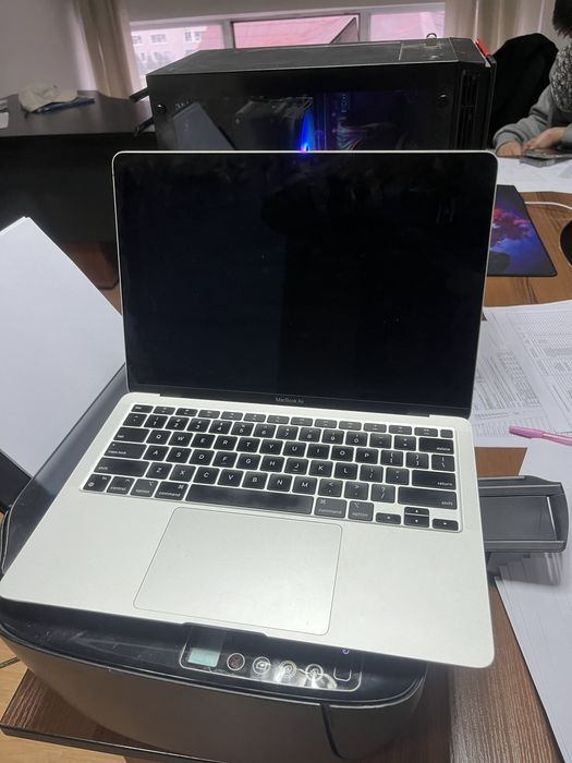 MacBook Air 13" M1 (2020) — отличное состояние