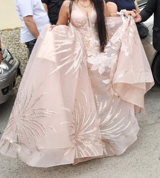 Бална рокля -цвят пудра