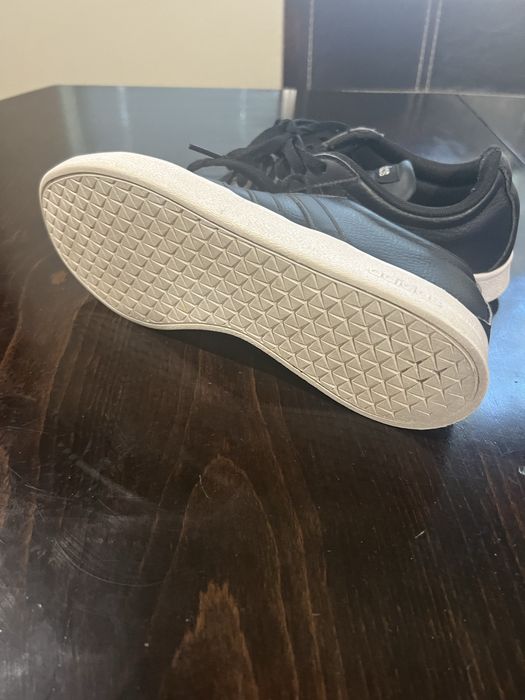 Продавам кецове ADIDAS