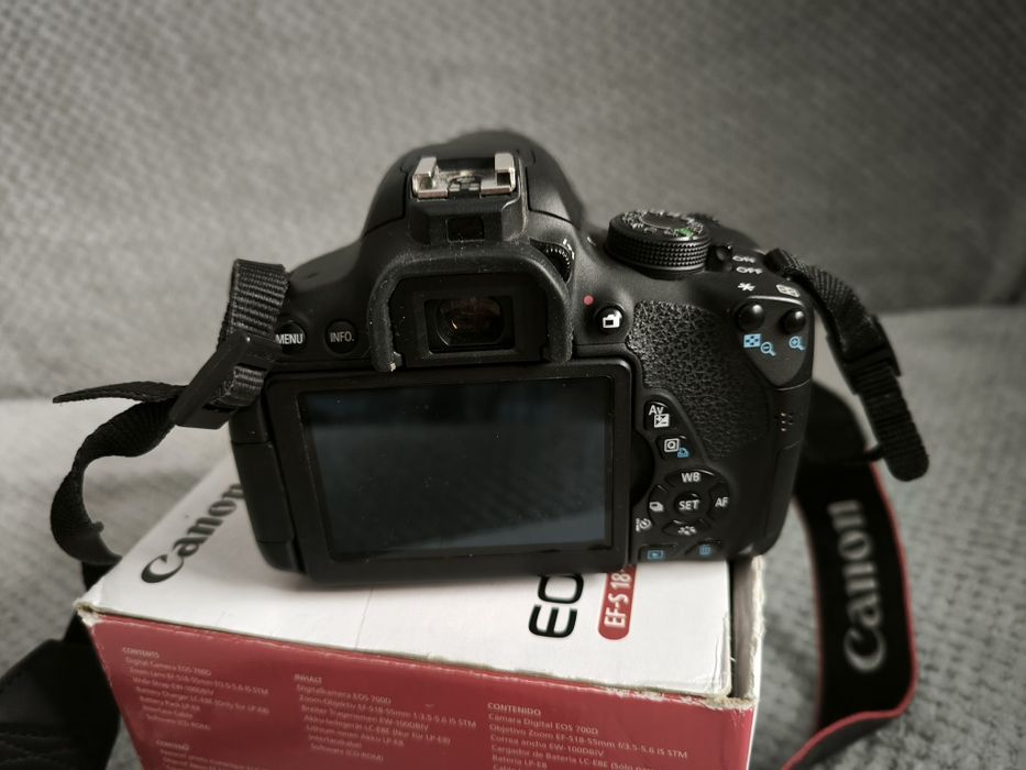 Canon 700d dslr,impecabil la cutie