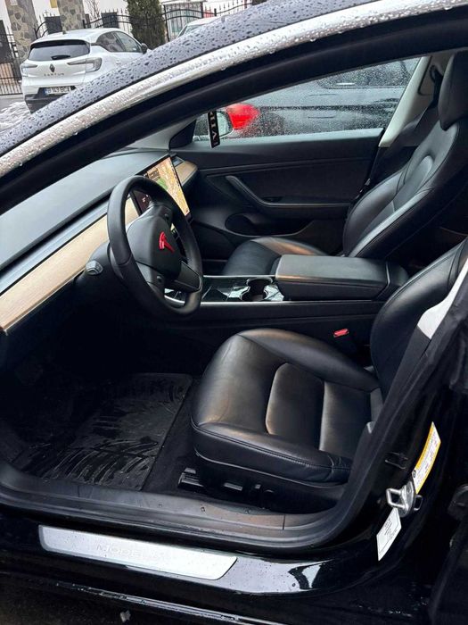 Tesla model 3 SR Plus