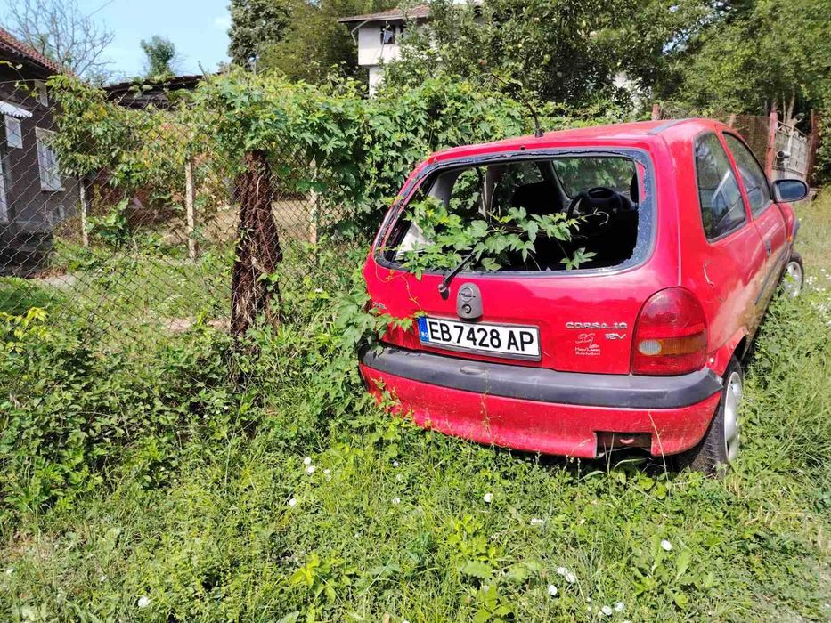 Opel Corsa B (за части или възстановяване) – с регистрация