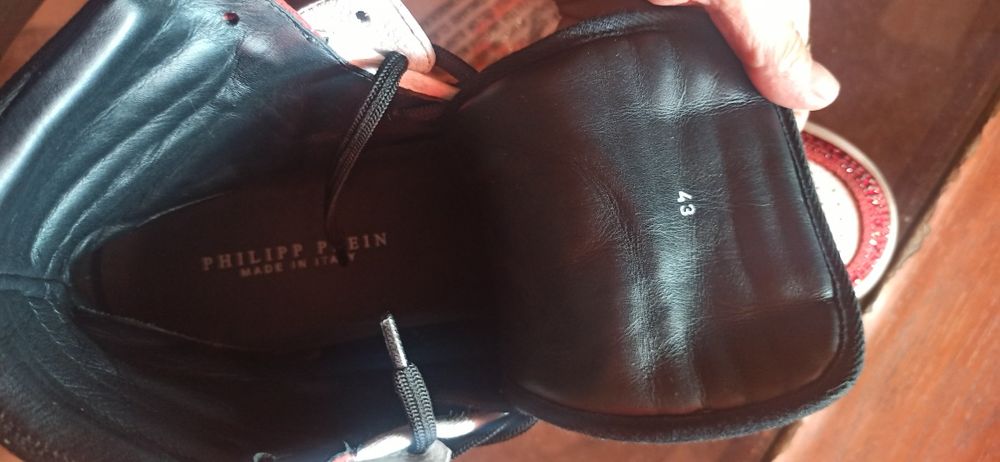 Adidași gheata,43  mai multe poze în privat