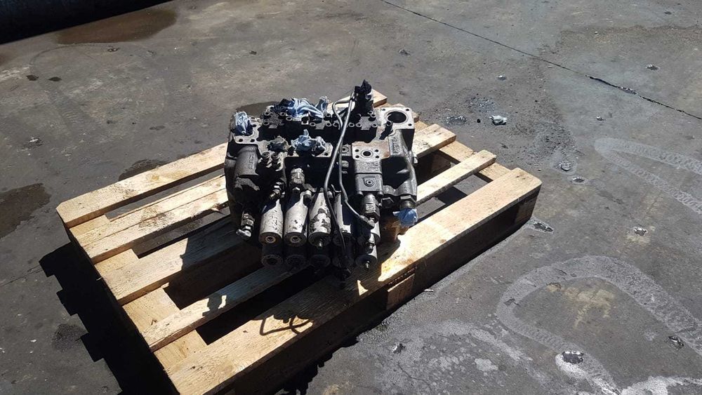 Distribuitor hidraulic excavator Case CX290