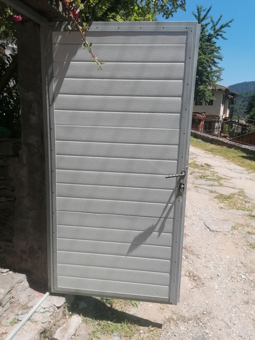 Метални врати,парапети,огради и др.