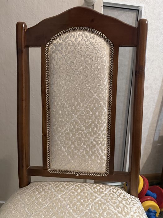 Продам стулья деревянные