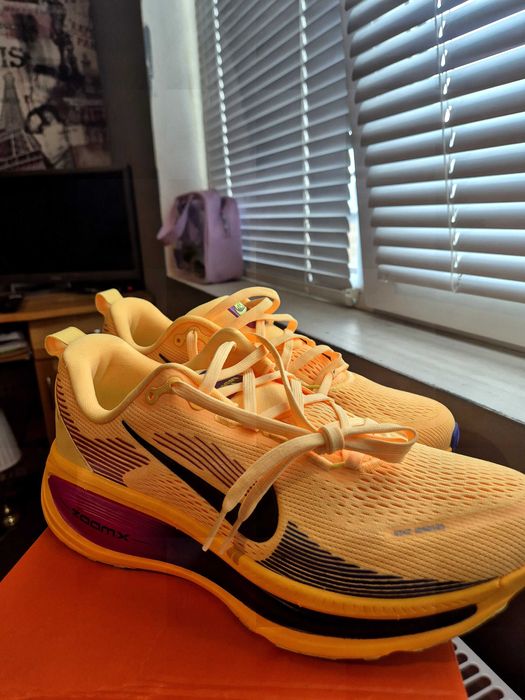 Маратонки Nike VOMERO 18