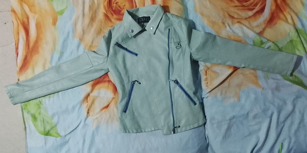 Кожанка новая носили один раз