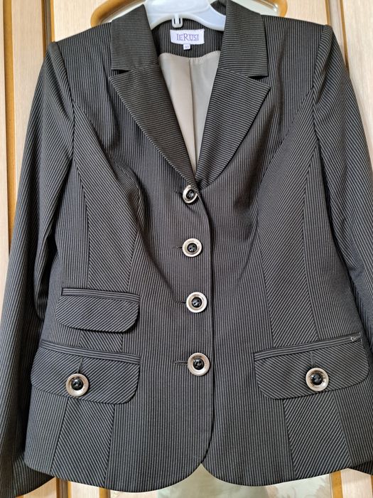 Женский брючный костюм