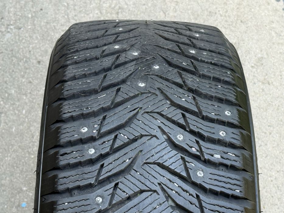 215|50 R17. Kumho WinterCraft.