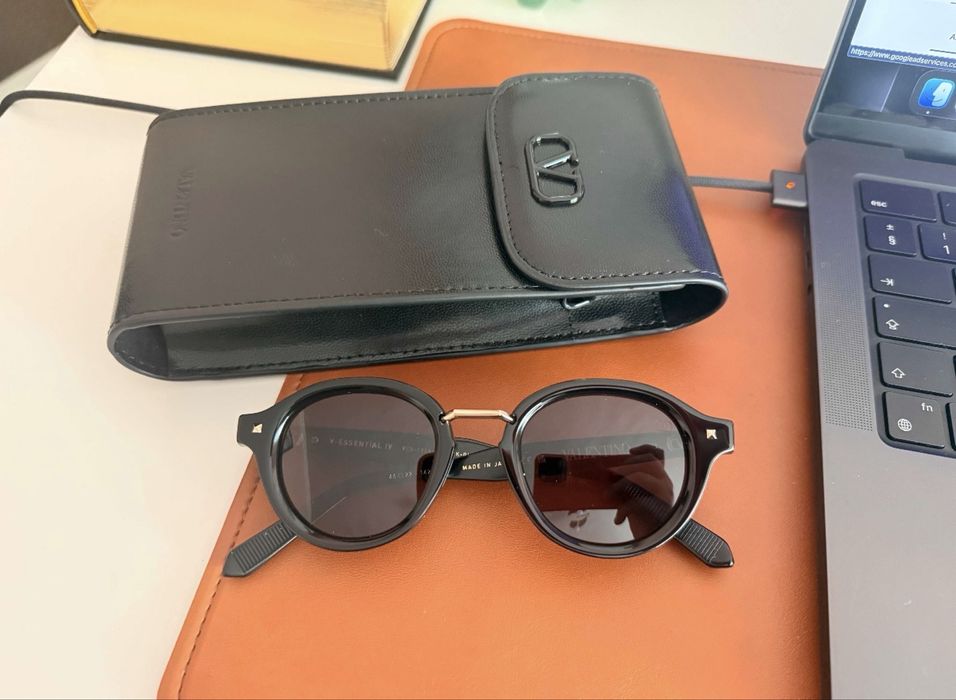 Луксозни слунчеви очила Valentino V-Essential IV - unisex model