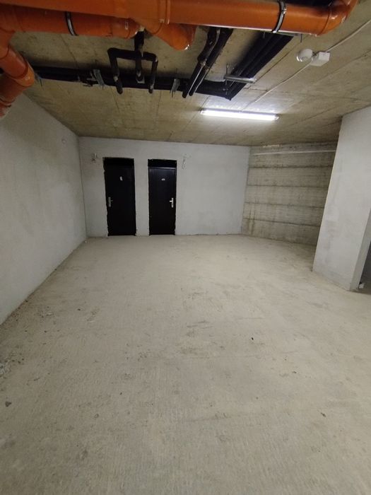 Продавам паркомясто.