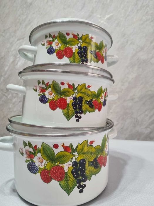 Продам Эмалированные кастрюли. Можно набором.