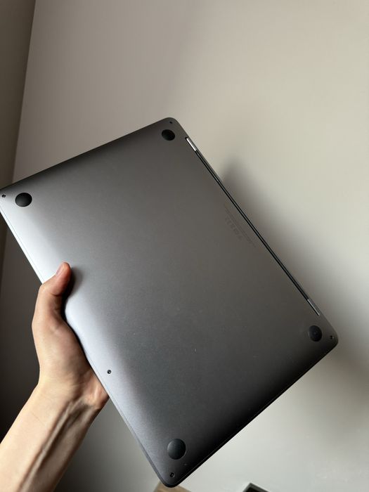 Продаю Macbook Pro 13 2022 в рассрочку