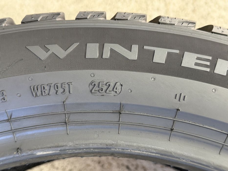 “Dot 24” 235/45/18 Pirelli 4Броя: 400€ 8мм