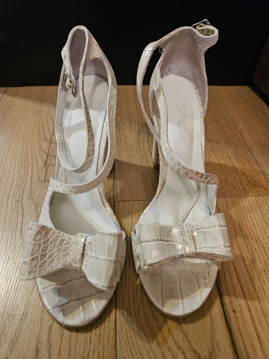 Sandale din piele crem mas 38