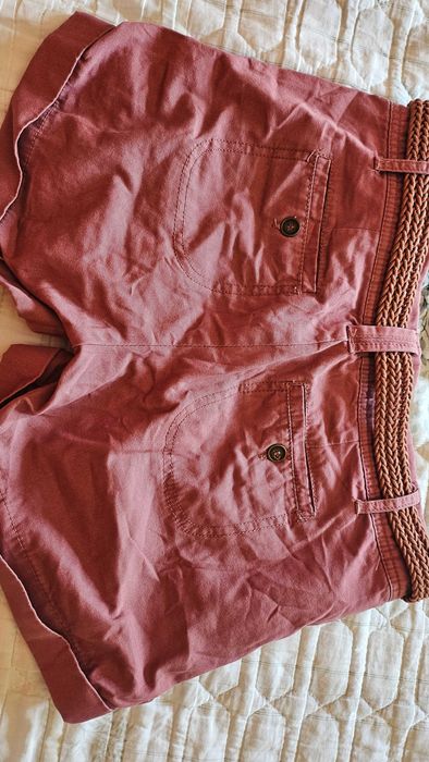 Дамски къси панталони с колан