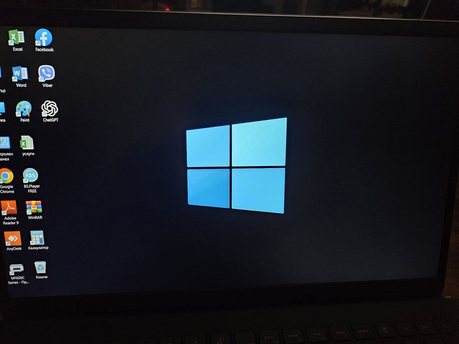 Лаптоп DELL Vostro 3520