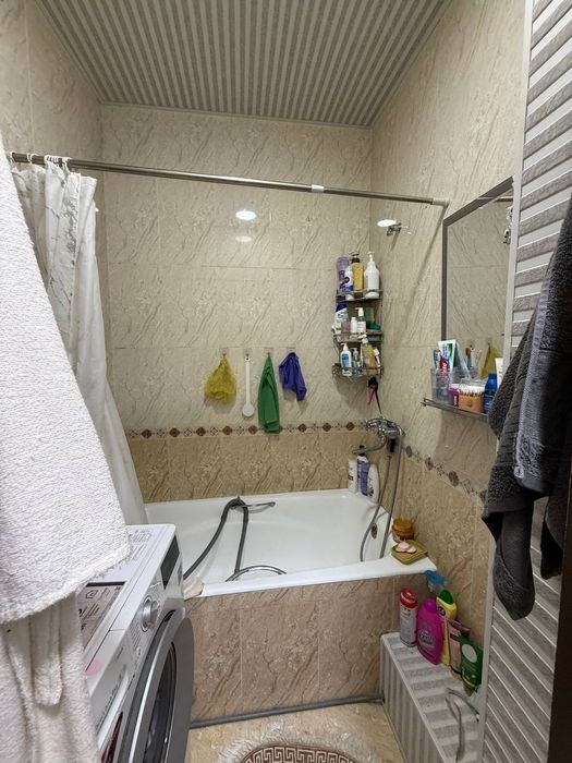 Юнусабад 4 квартал продаётся 4 комнатная 2этаж