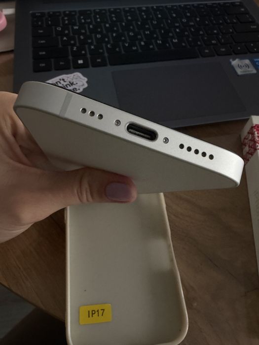 Iphone 16 e  128 гб sim+E-sim