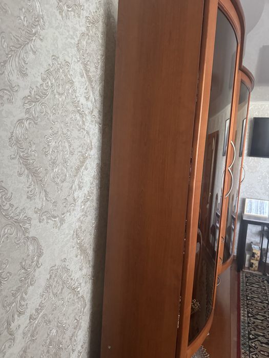 Продам шкаф с тумбой
