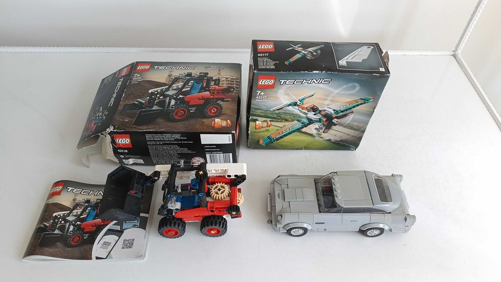 LEGO конструктори , единият е неразпечатан .