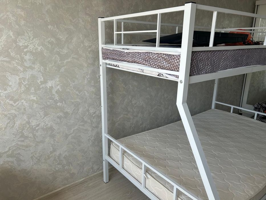 Двухъярусная кровать