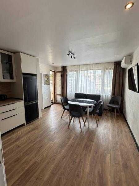 Дава се под наем Двустаен апартамент в Бургас, Възраждане - 75 кв.м за 561 € - Снимка #2