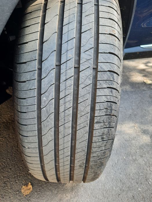 Cauciucuri de vara Goodyear EfficientGrip,215/55/17,aproape noi, 2023