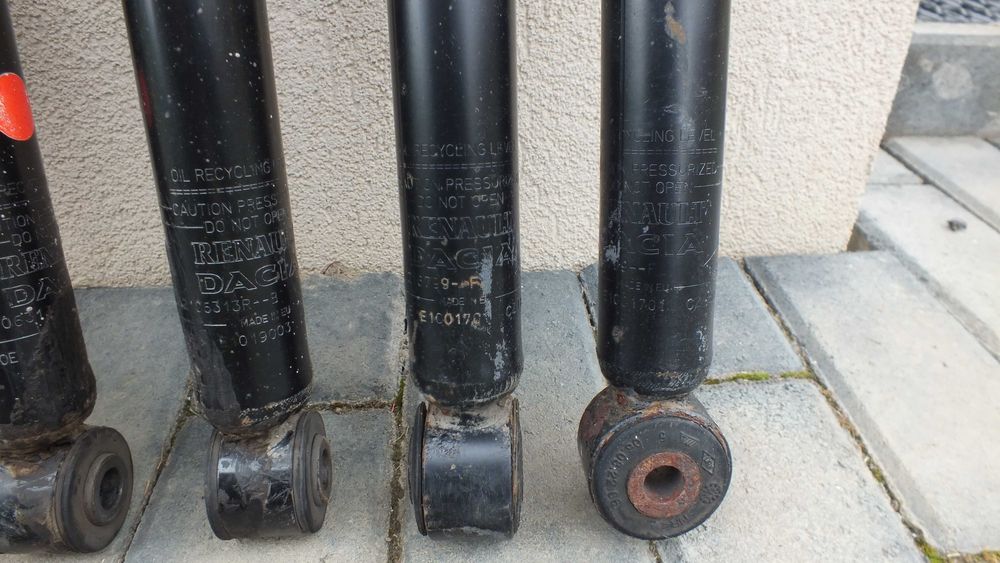 Amortizoare pentru Dacia Logan din dezmembrari, fata si spate.