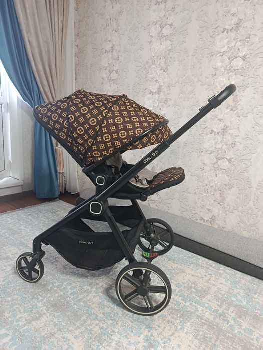 Продам срочно детскую коляску