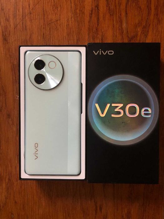 Смартфон Vivo V30e