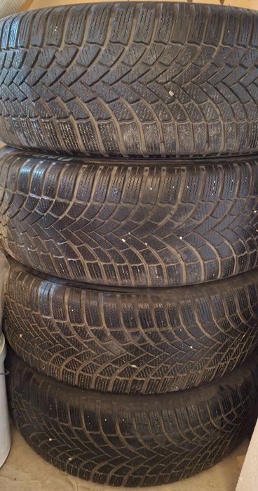 Гуми Зимни 215/55/17 Bridgestone Blizzak 4бр.