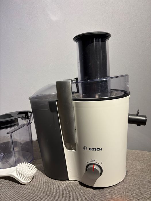 Storcator de fructe si legume Bosch MES25 Negru