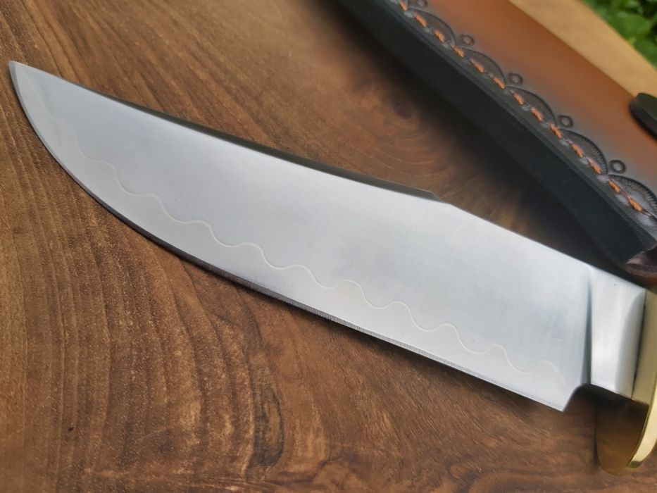 Ловен нож с кожена кания,три слоя стомана LN402