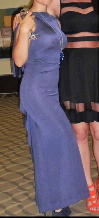 Дълга лилава рокля, с воал отзад