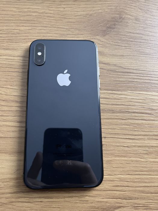 IPhone X are o crăpătură pe ecran dar nu afecteaza .