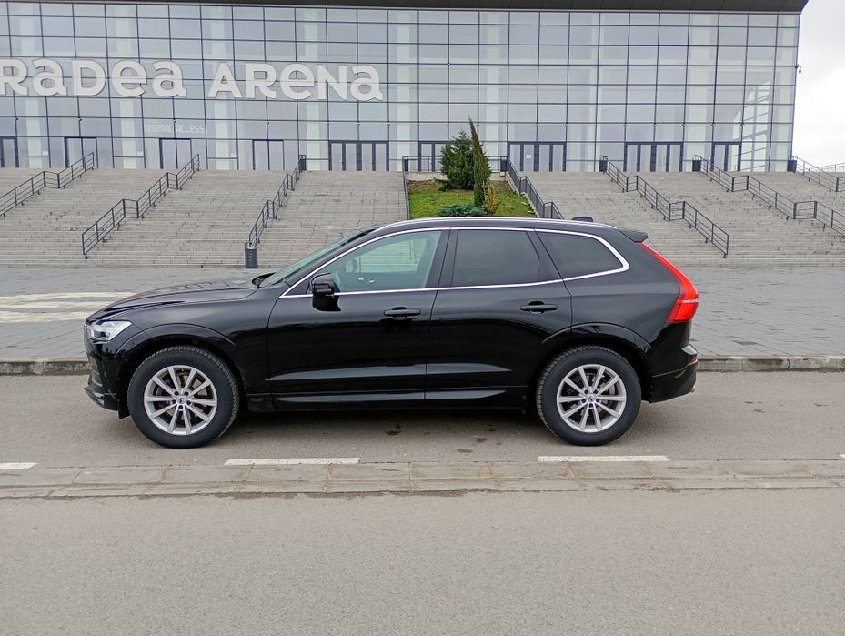 Vând Volvo XC60  Momentum  Pro model 2020