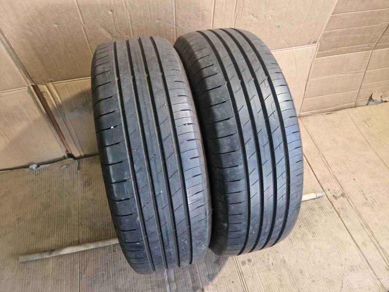 2 Goodyear R17 215/60 
летни гуми DOT1519