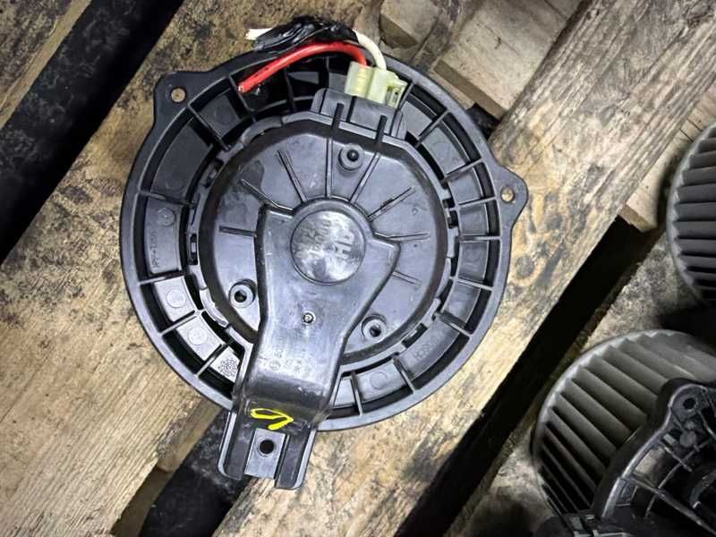 Мотор печки на Hyyundai Accent 2012 год